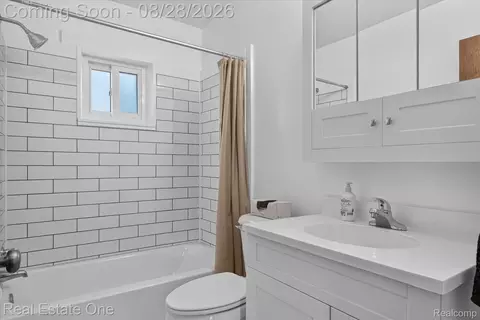 Bath - 5048 Howe Rd, Wayne, MI 48184 photo 2 of 2
