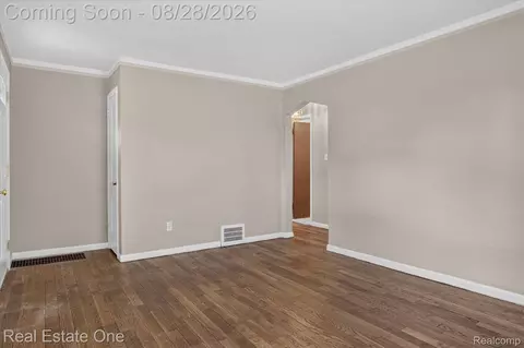 Living - 5048 Howe Rd, Wayne, MI 48184 photo 2 of 3
