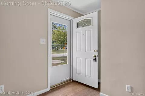 Entry Way - 5048 Howe Rd, Wayne, MI 48184 photo 1 of 4