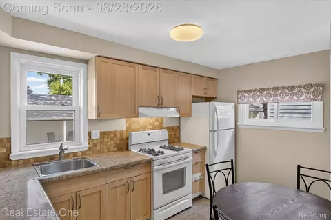 Kitchen - 5048 Howe Rd, Wayne, MI 48184 photo 3 of 4