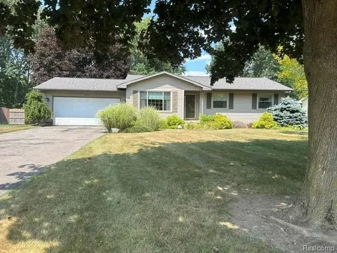 6220 Thorncliff Dr, Mundy, MI 48473