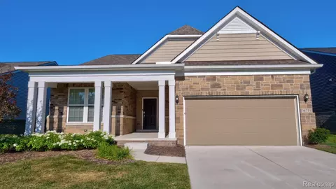38731 Chasewood Ct, Farmington Hills, MI 48335