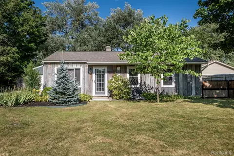 3755 Coleport St, Lake Orion, MI 48359