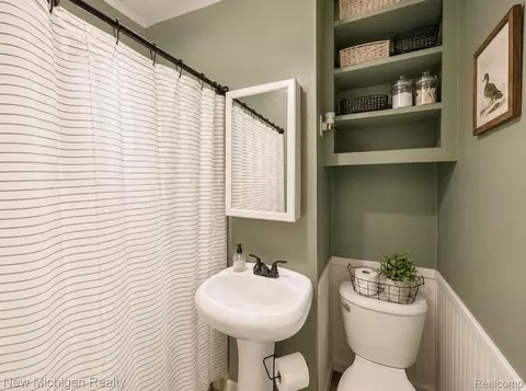 Bath - 4301 Menton St, Flint, MI 48507 photo 2 of 2