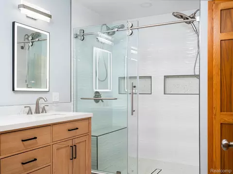 Bath - 6677 Circle Dr, Hamilton, MI 48625 photo 2 of 6