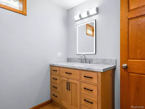 Bath - 6677 Circle Dr, Hamilton, MI 48625 photo 4 of 6