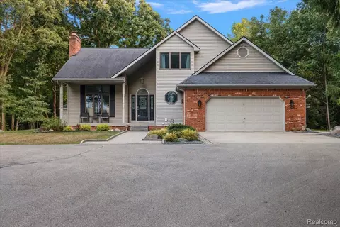 707 W Sutton Rd, Metamora, MI 48455