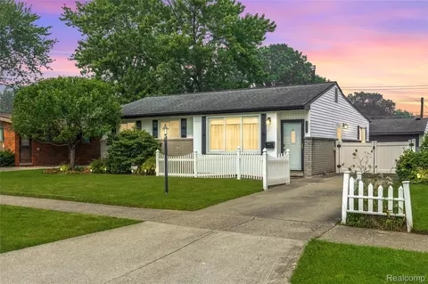 1121 Windham St, Westland, MI 48186