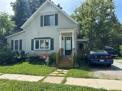 934 Howard St, Port Huron, MI 48060