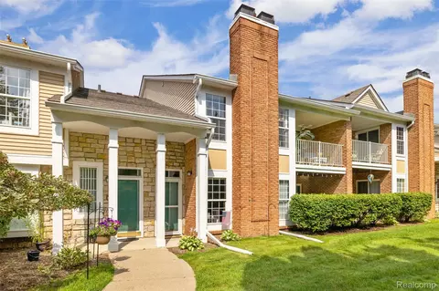 56472 Chesapeake Trl #71, Shelby Township, MI 48316