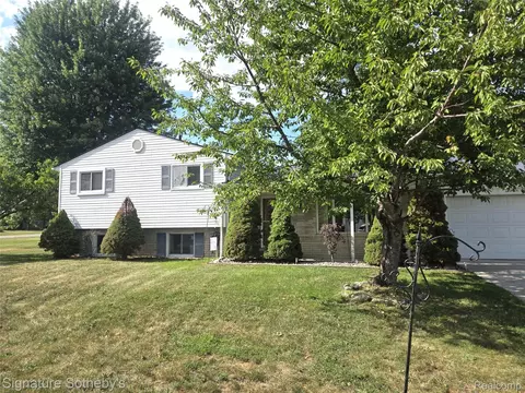 4821 Shelbyshire Dr, Shelby Township, MI 48316
