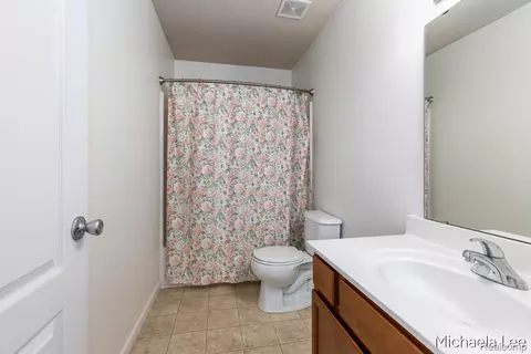 Bath - 607 Nantucket Dr, Lansing, MI 48906 photo 2 of 3