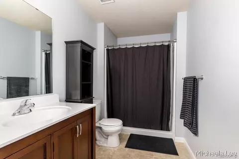 Bath - 607 Nantucket Dr, Lansing, MI 48906 photo 3 of 3