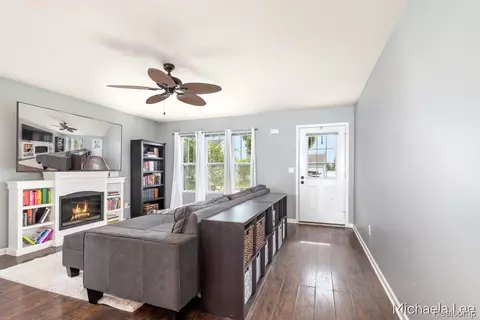 Living - 607 Nantucket Dr, Lansing, MI 48906 photo 2 of 2