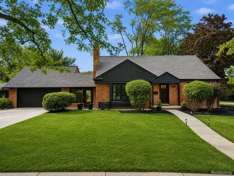 32253 Sheridan Dr, Beverly Hills, MI 48025