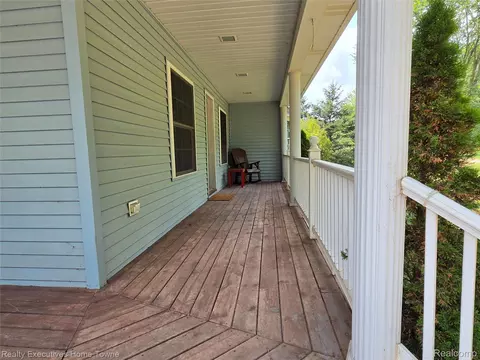 Exterior - 2715 Cash Rd, Watertown, MI 48401 photo 3 of 11