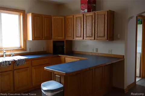 Kitchen - 2715 Cash Rd, Watertown, MI 48401 photo 5 of 6