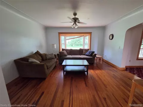 Living - 2715 Cash Rd, Watertown, MI 48401 photo 2 of 7