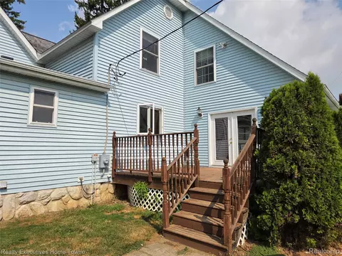 Exterior - 2715 Cash Rd, Watertown, MI 48401 photo 7 of 11