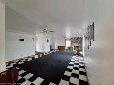 Living - 2715 Cash Rd, Watertown, MI 48401 photo 5 of 7
