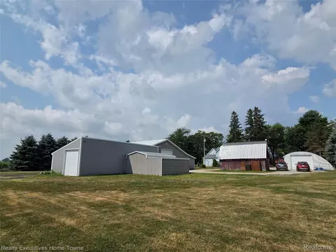 Exterior - 2715 Cash Rd, Watertown, MI 48401 photo 10 of 11