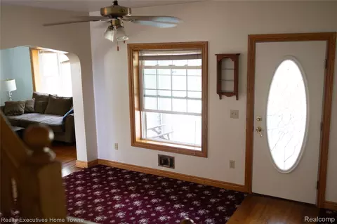 Entry Way - 2715 Cash Rd, Watertown, MI 48401 photo 3 of 6