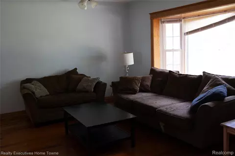 Living - 2715 Cash Rd, Watertown, MI 48401 photo 3 of 7