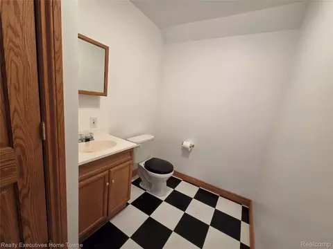Bath - 2715 Cash Rd, Watertown, MI 48401 photo 4 of 5