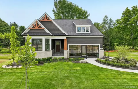 3065 Wyvern, Orion, MI 48359