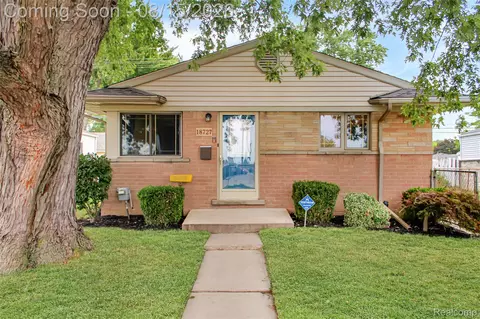 18727 Marquette St, Roseville, MI 48066