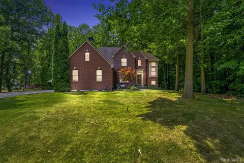 9293 Oakview Dr, Swartz Creek, MI 48473
