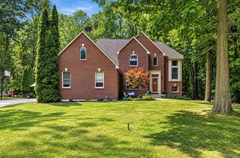 9293 Oakview Dr, Swartz Creek, MI 48473
