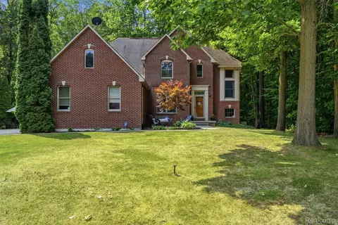 9293 Oakview Dr, Swartz Creek, MI 48473