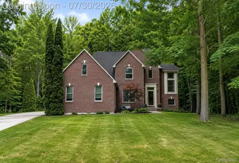 9293 Oakview Dr, Swartz Creek, MI 48473