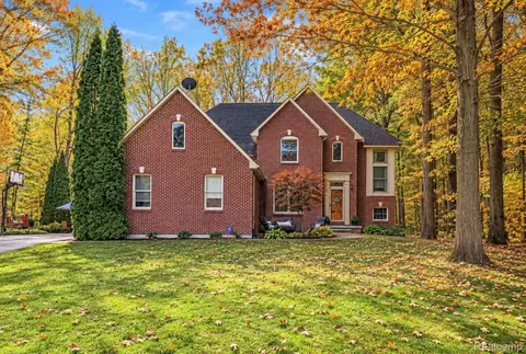 9293 Oakview Dr, Swartz Creek, MI 48473
