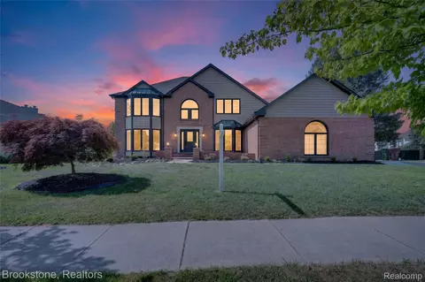 8828 Grace St, Shelby Township, MI 48317