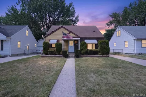 25199 Cole St, Roseville, MI 48066
