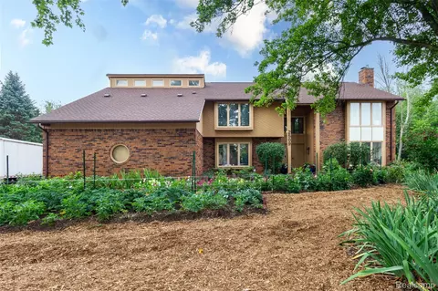 2509 Munster Rd, Rochester Hills, MI 48309