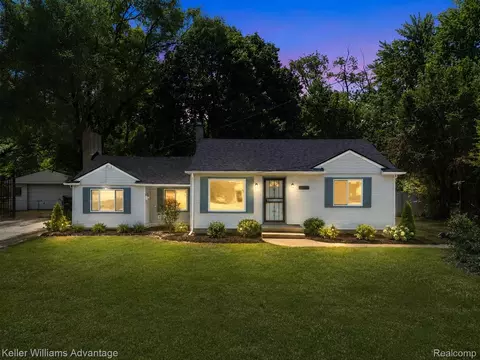 21645 Frazer Ave, Southfield, MI 48075