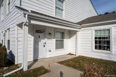 Exterior - 2605 Thornbrier Ct, Orion, MI 48360 photo 2 of 3