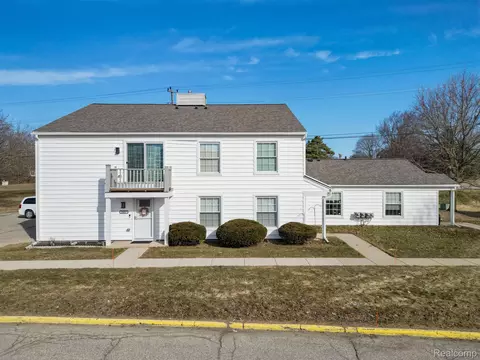 Exterior - 2605 Thornbrier Ct, Orion, MI 48360 photo 3 of 3