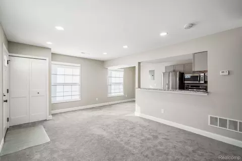 Living - 2605 Thornbrier Ct, Orion, MI 48360 photo 2 of 2