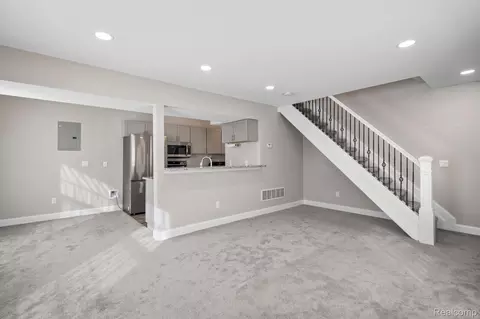 Living - 2605 Thornbrier Ct, Orion, MI 48360 photo 1 of 2