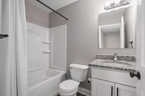 Bath - 2605 Thornbrier Ct, Orion, MI 48360 photo 1 of 1