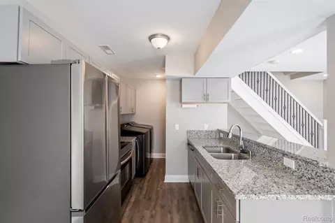 Kitchen - 2605 Thornbrier Ct, Orion, MI 48360 photo 3 of 4