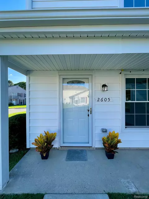 Exterior - 2605 Thornbrier Ct, Orion, MI 48360 photo 1 of 3
