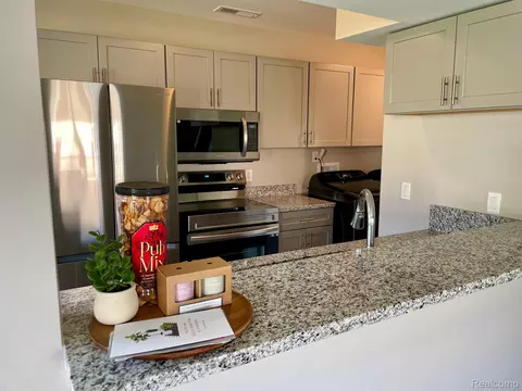 Kitchen - 2605 Thornbrier Ct, Orion, MI 48360 photo 1 of 4