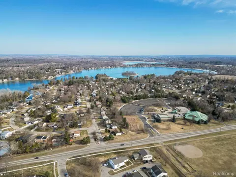 View/Area - 2605 Thornbrier Ct, Orion, MI 48360 photo 1 of 2