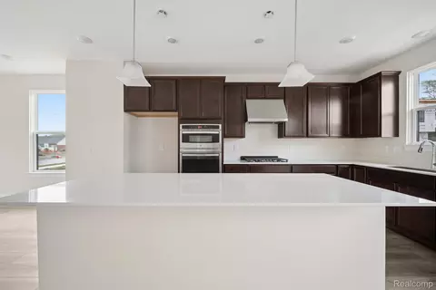 Kitchen - 1016 Pine Tree Ln, Troy, MI 48085 photo 1 of 3