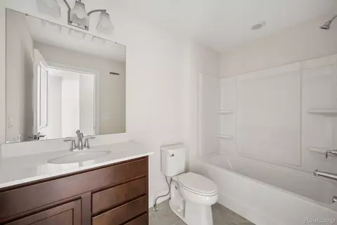 Bath - 1016 Pine Tree Ln, Troy, MI 48085 photo 3 of 3